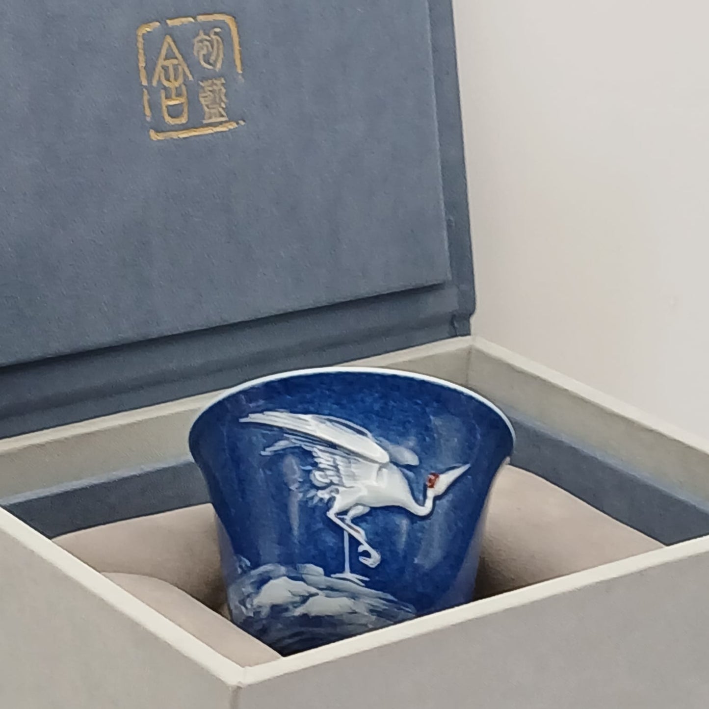 Single cup from Original Blue, sprinkled blue series