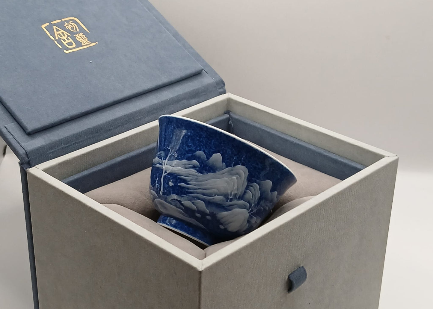 Single cup from Original Blue, sprinkled blue series