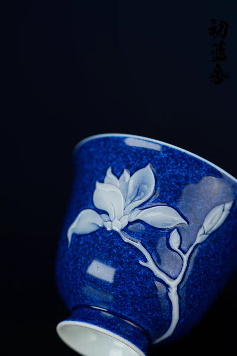 Single cup from Original Blue, sprinkled blue series